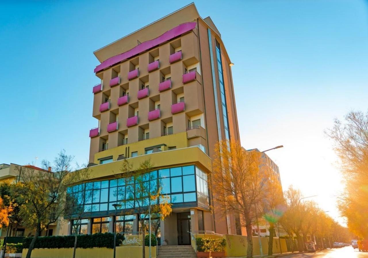 Hotel Atlantic Vista Mare Pesaro Exterior foto