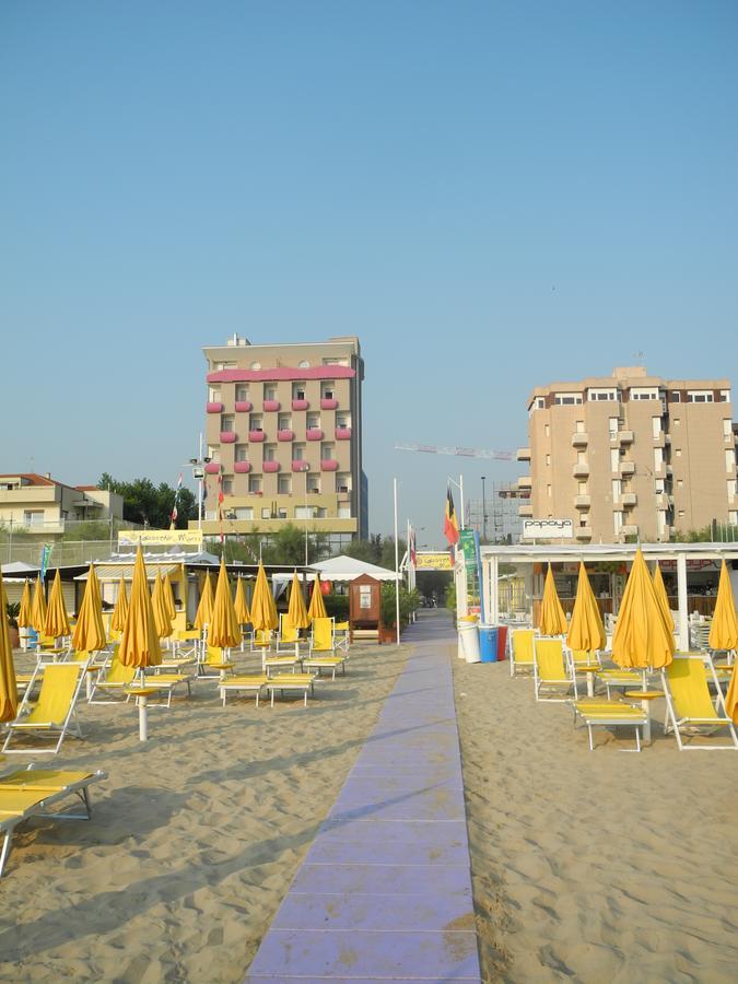 Hotel Atlantic Vista Mare Pesaro Exterior foto