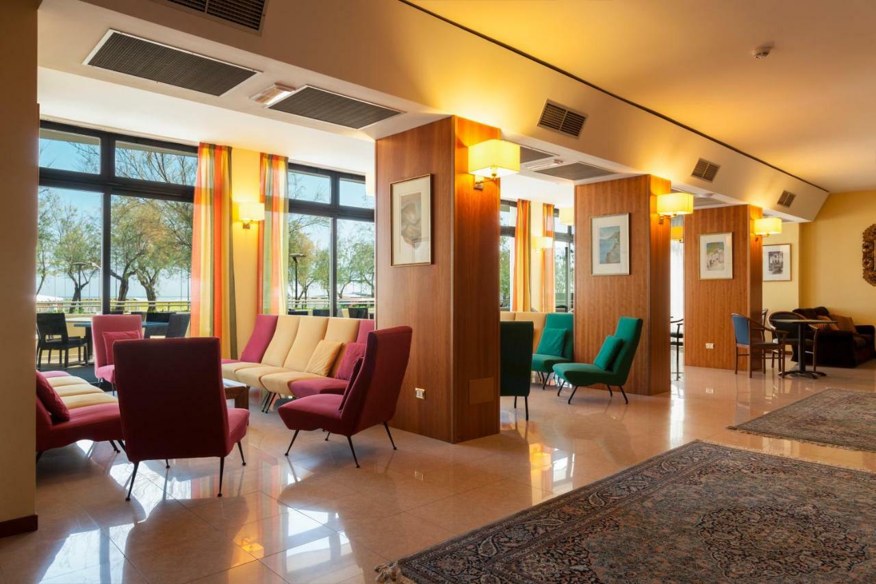 Hotel Atlantic Vista Mare Pesaro Exterior foto