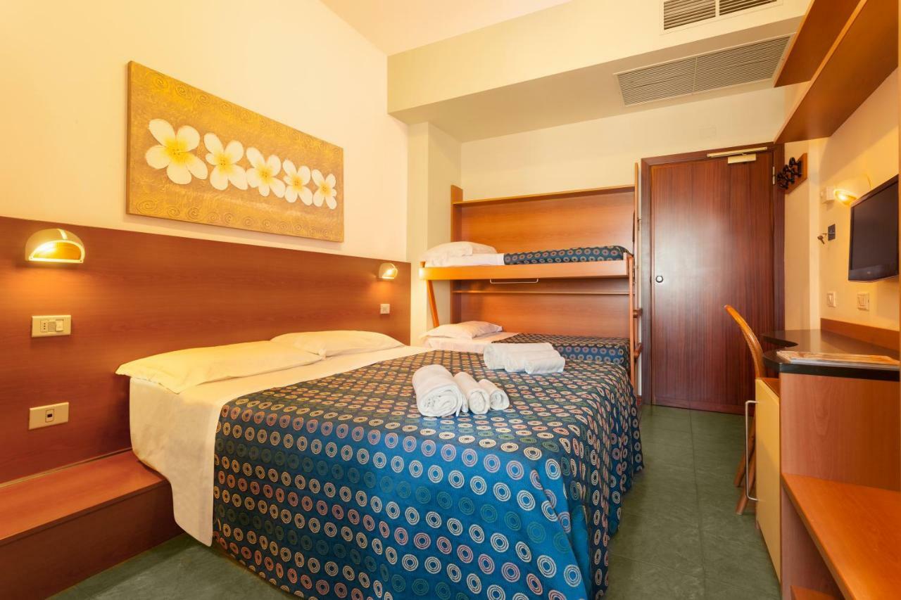 Hotel Atlantic Vista Mare Pesaro Exterior foto