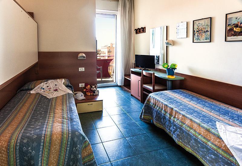 Hotel Atlantic Vista Mare Pesaro Exterior foto