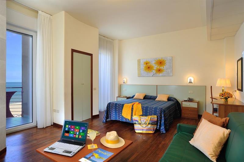 Hotel Atlantic Vista Mare Pesaro Exterior foto